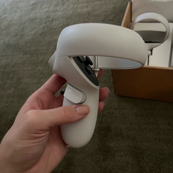 Oculus Quest 2 VR Headset - Picture 6 of 11